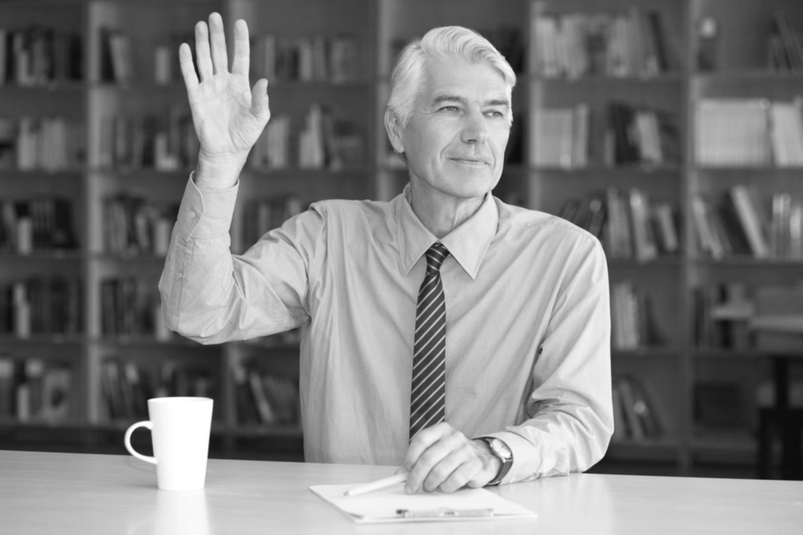 Environnement d'apprentissage moderne avec supports pédagogiques et outils d'analyse