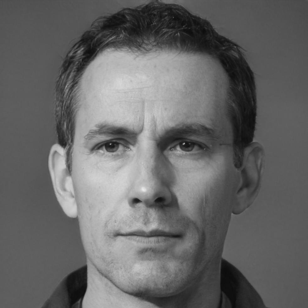 Portrait de Julien Marchand, analyste économique senior